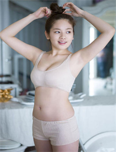 《趴下老子要从后面CAO死你视频》